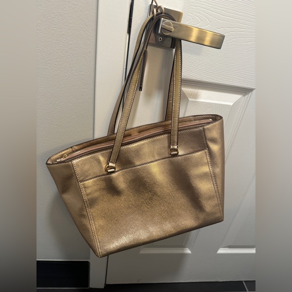 rose gold tory burch purse bag with good storage. - Picture 6 of 8